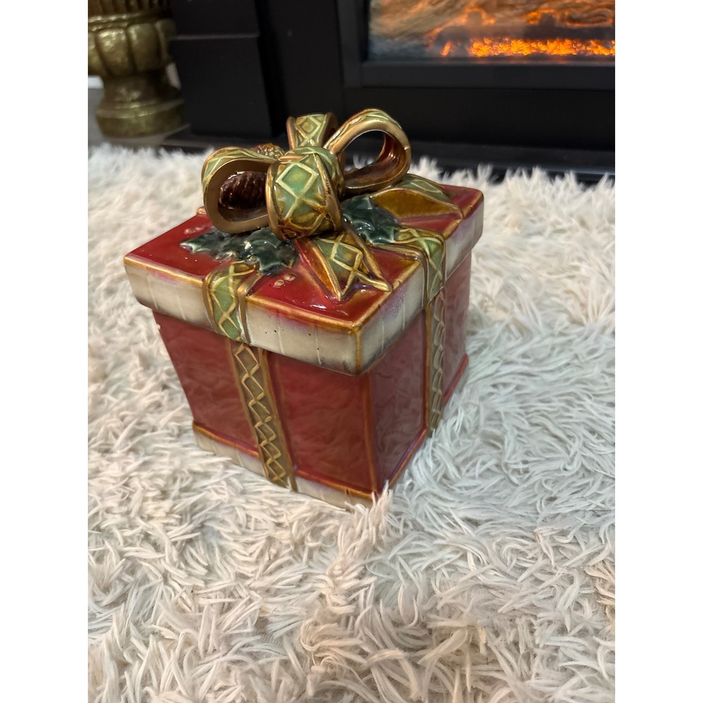 Gibson Ceramic‎ Gift Box Candy Dish Holiday Christmas Decor With Bow Pine Cones